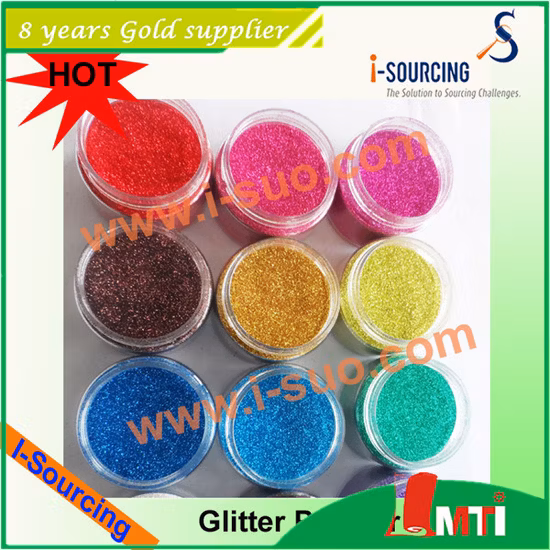 Casa artesanal de cerámica pintada a mano en color blanco y rojo para decoración navideña