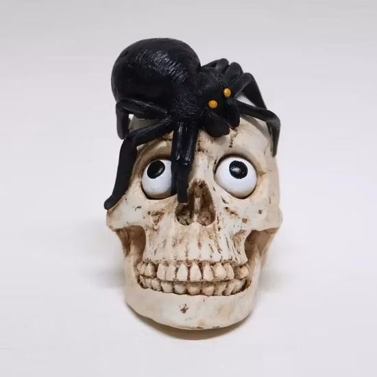 Estatua de cabeza de calavera pirata artesanal de resina personalizada creativa, decoración personalizada para el día de Halloween